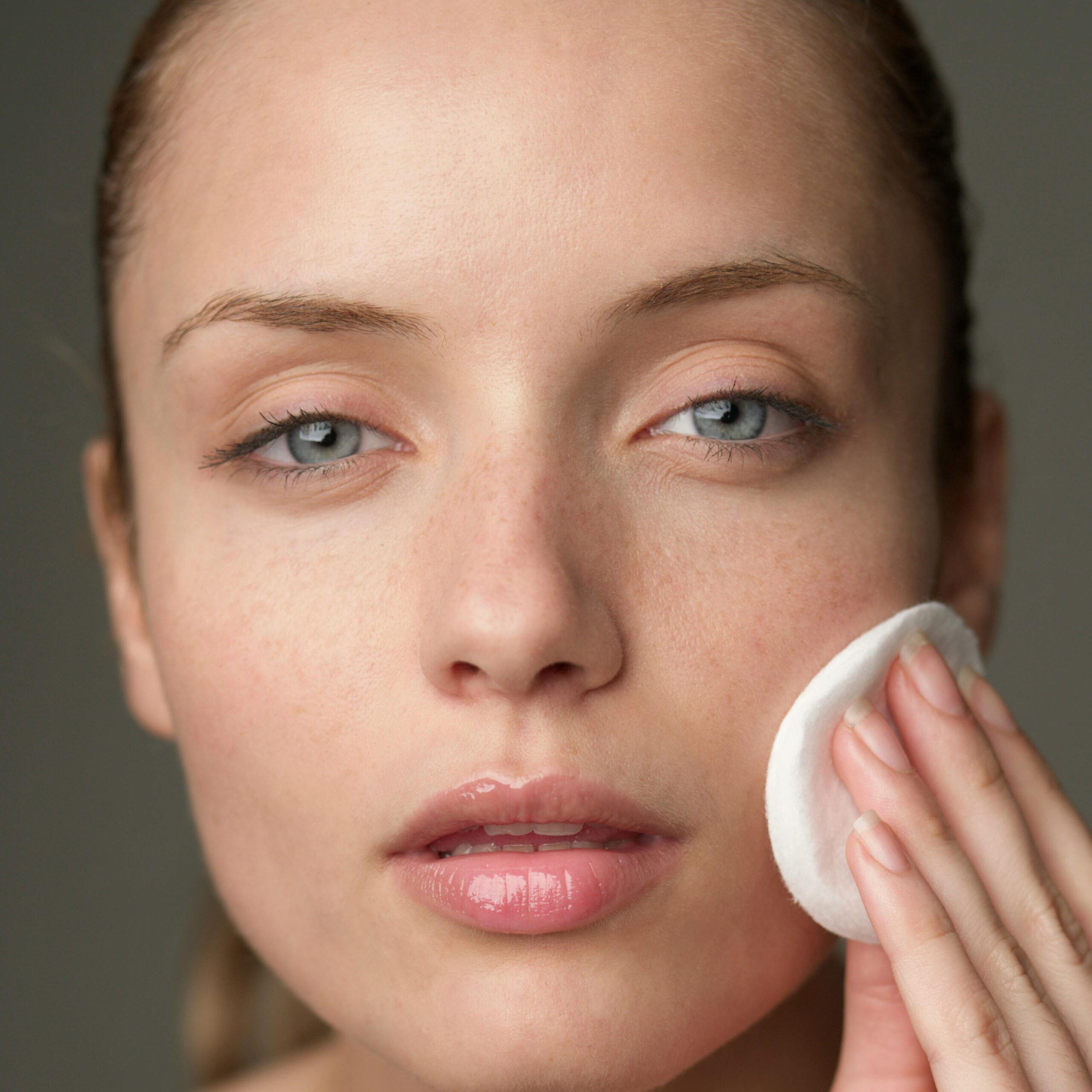 You are currently viewing Best Cleanser for Combination Skin: Top 8 Picks in India for Balanced and Beautiful Skin